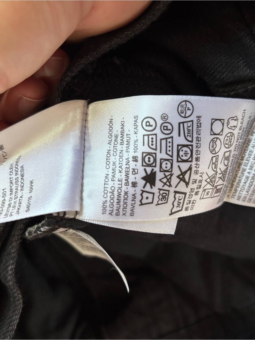 Levi’s Women’s Black Denim Trucker Jacket - Classic Casual Outerwear - Picture 5 of 5